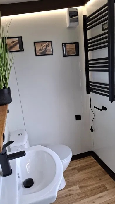 Kontener Pawilon sanitarny Łazienka WC Prysznic z płyt warstwowej