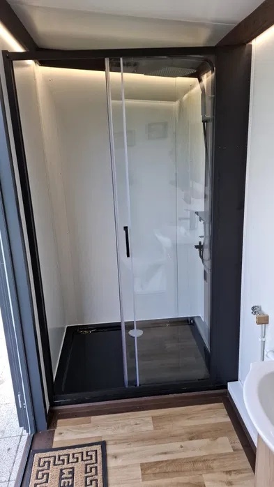 Kontener Pawilon sanitarny Łazienka WC Prysznic z płyt warstwowej
