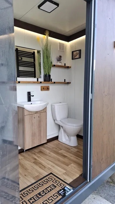 Kontener Pawilon sanitarny Łazienka WC Prysznic z płyt warstwowej