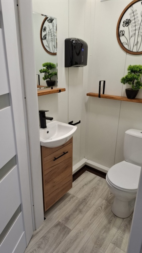 Kontener pawilon sanitarny dwa WC + przedsionek