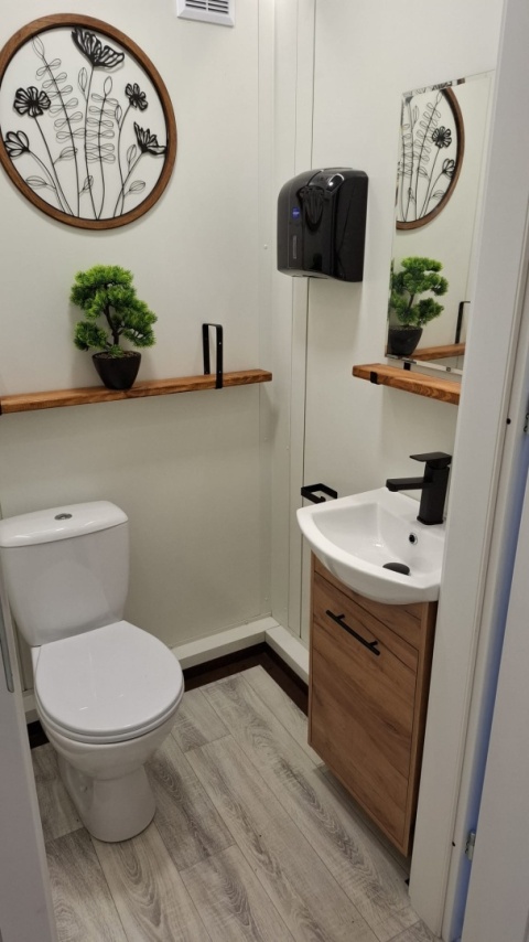 Kontener pawilon sanitarny dwa WC + przedsionek