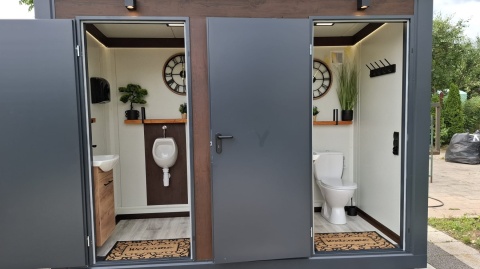 Kontener pawilon sanitarny łazienka wc z pisuarem