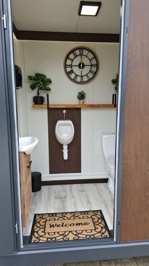 Kontener pawilon sanitarny łazienka wc z pisuarem