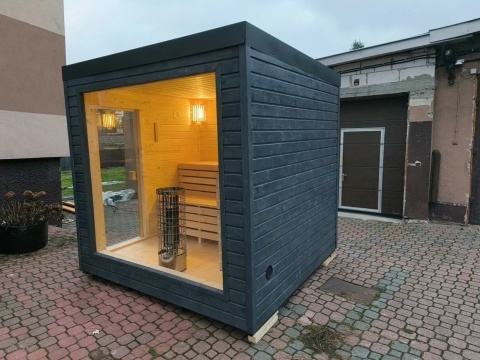 szara sauna ogrodowa zewnetrzna